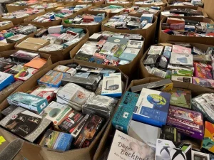 amazon-bulk-bin-store-inventory-truckload_720x